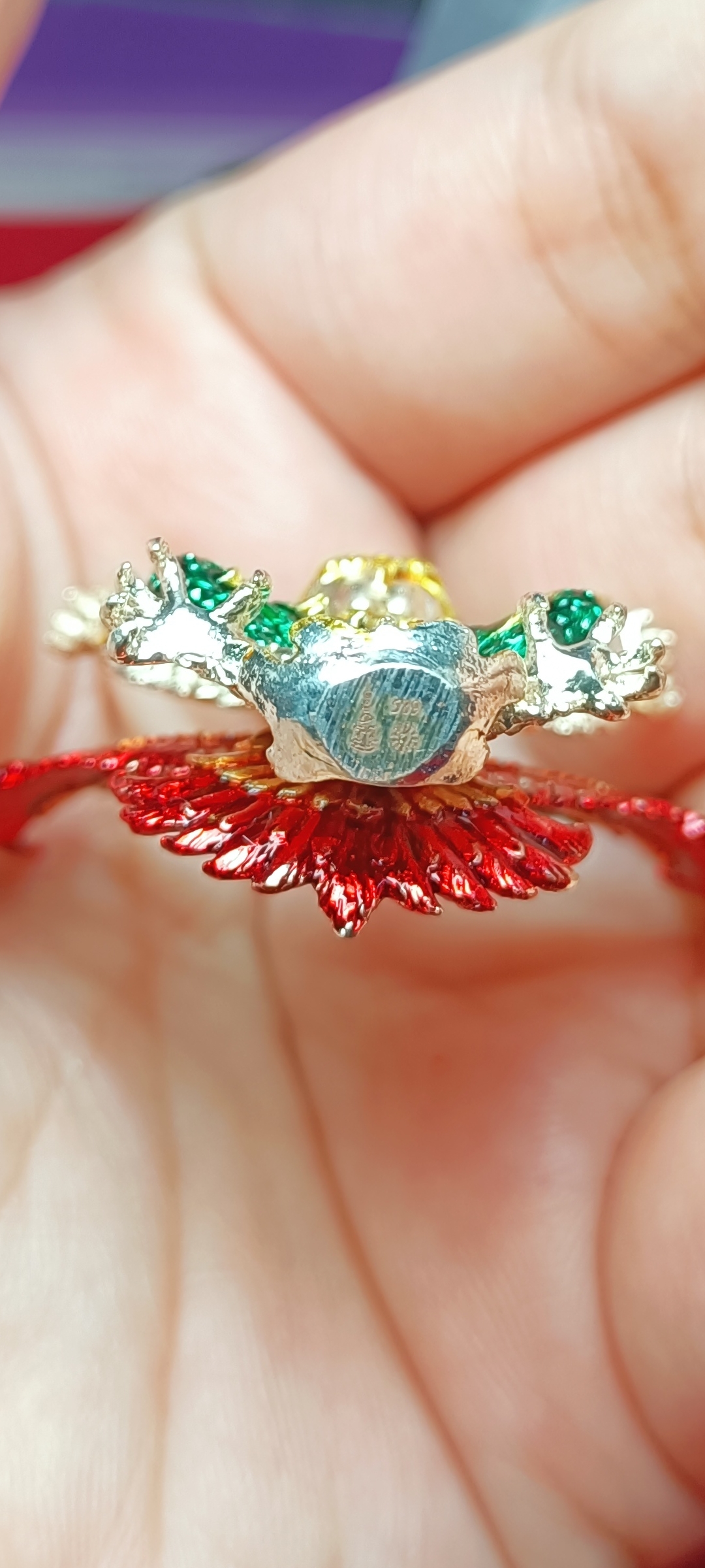 พญาครุฑ รุ่นเศรษฐีทันใจ หลวงพ่อหวั่น วัดคลองคูณ จ.พิจิตร เนื้อสัมฤทธิ์ชุบเงินลงยาไตรลักษณ์ ขนาดกว้าง 4.6 ซม. สูง 4.3 ซม.