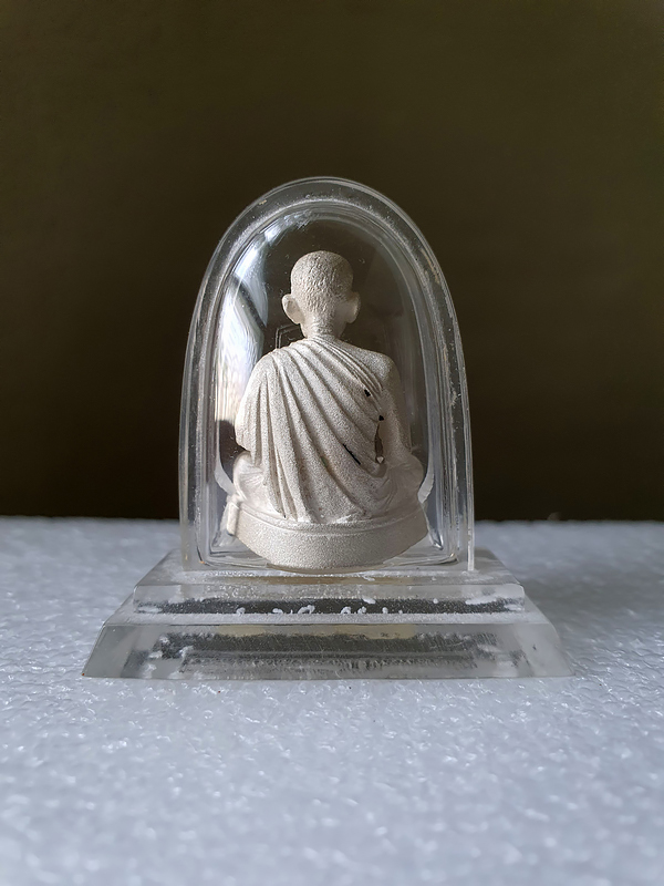 รูปหล่อลอยองค์จัมโบ้หลวงพ่อเกษม เขมโก