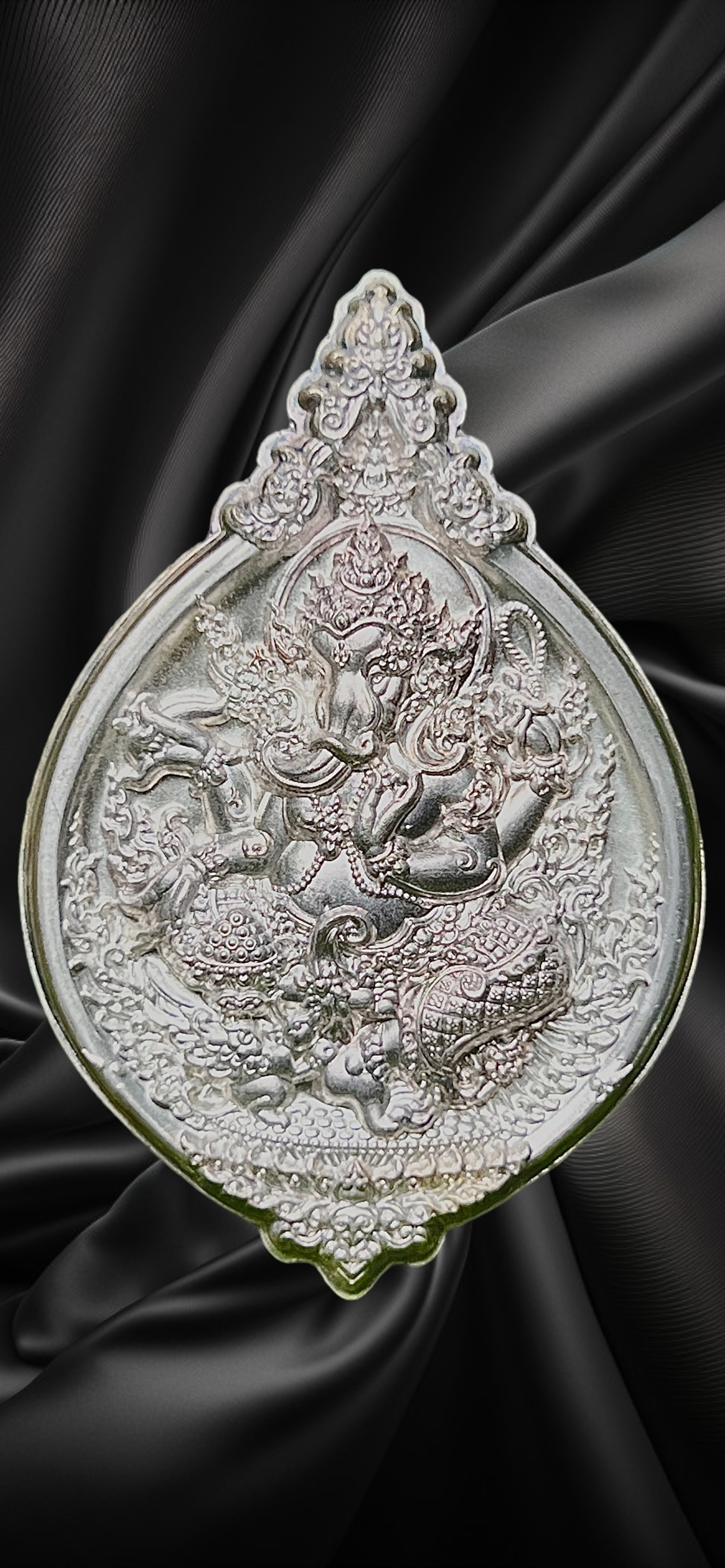 เหรียญพระพิฆเนศ รุ่น สุขสบาย หลวงปู่ยูร วัดหนองป่าหมาก จังหวัดสระแก้ว รายการที่ 8.1 เงินประกบทองระฆังบรรจุกริ่ง(พระพิฆเนศทั้ง 2 หน้า)