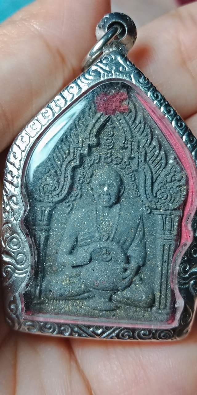 พระผง พระอุปคุตจกบาตร ด้านหลังรูปเหมือนครูบาน้อย วัดศรีดอนมูล ฝังตระกรุ