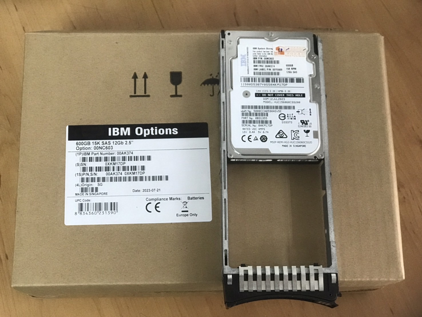 (New) IBM 600GB 15K SAS 12G 2.5'' V3500 V3700 Hard Drive HDD (New in Box) // 00AK374, 00NC603, 00Y5909, 0B31355 // สินค้ารับประกัน โดย บริษัท อะไหล่เซิร์ฟเวอร์ จำกัด