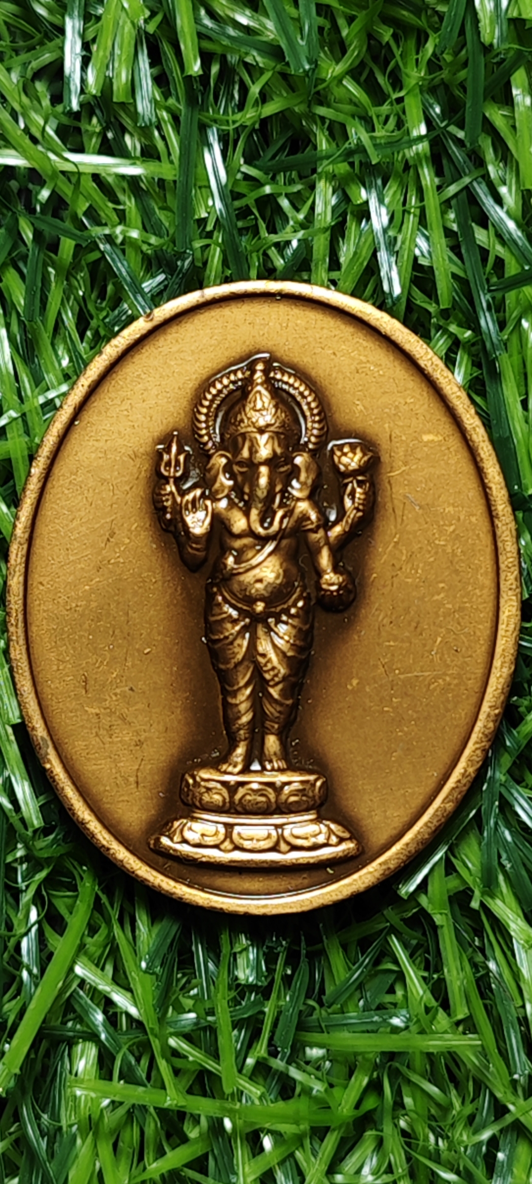 เหรียญ " มหาเทพพระพิฆเนศวร์ " หลังพระธาตุประจำปีเกิด ( 12 พระธาตุ ) วัดดอนจั่น จ.เชียงใหม่ เนื้อบรอนซ์ ( ทองแดงนอก ) ปี 2550 ขนาด 2.5 x 3 ซ.ม.