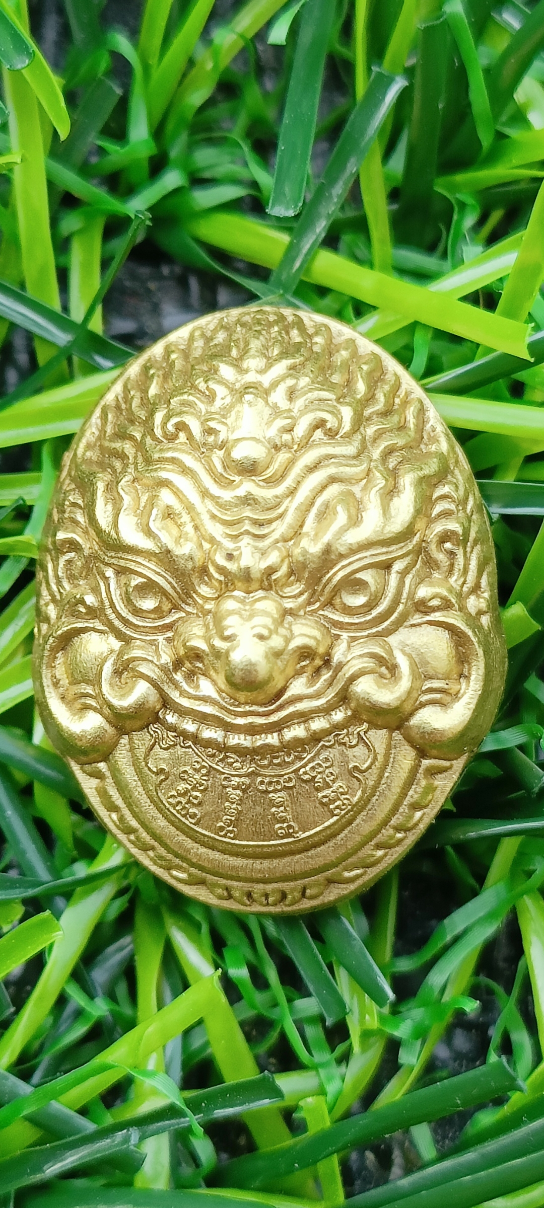 เหรียญเม็ดแตงพระราหู รุ่น "มหาโชคโภคทรัพย์" ครูบากฤษดา วัดสันพระเจ้าแดง ขนาด 1.7*1.3cm