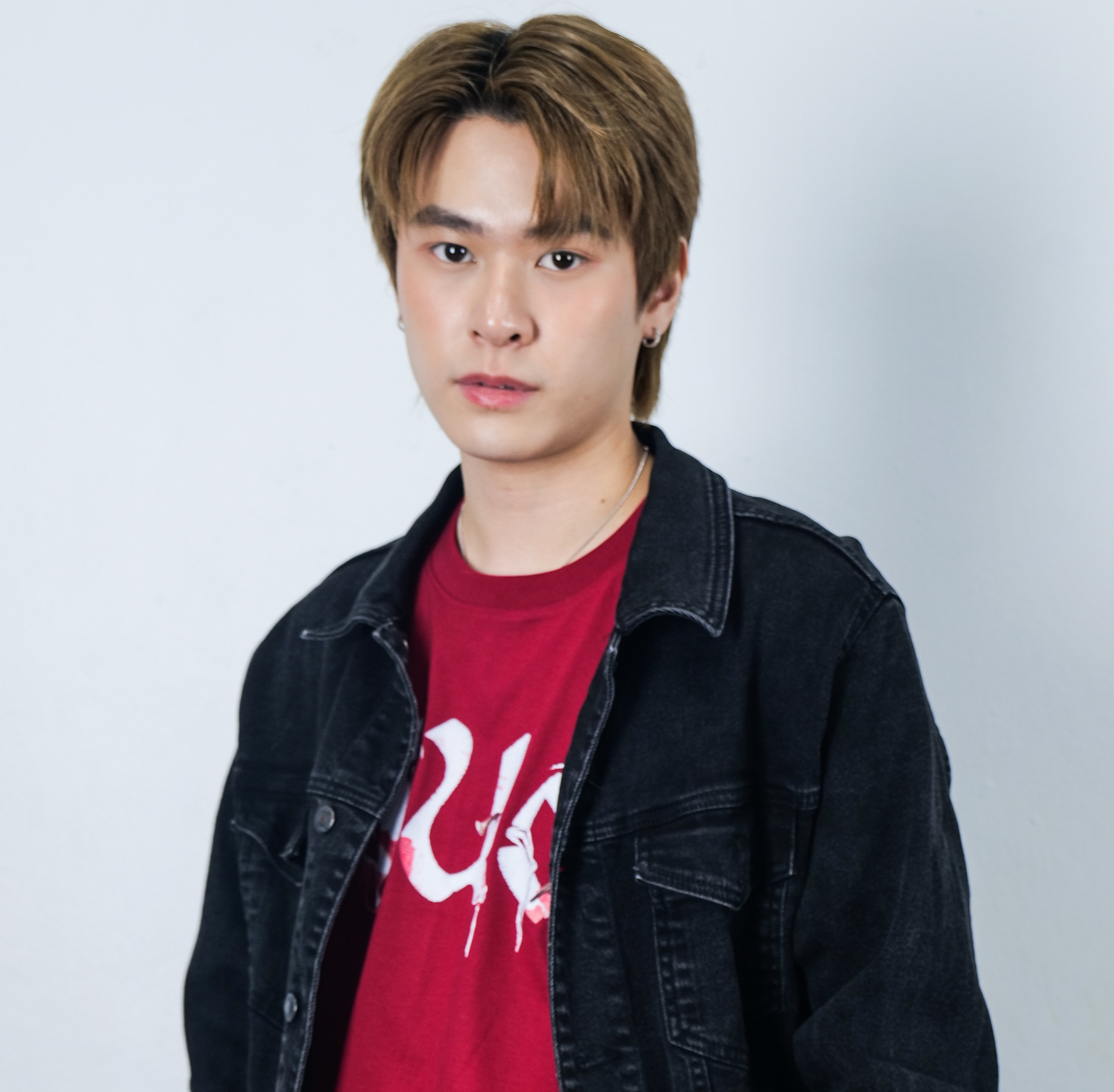 เสื้อยืด พนอ