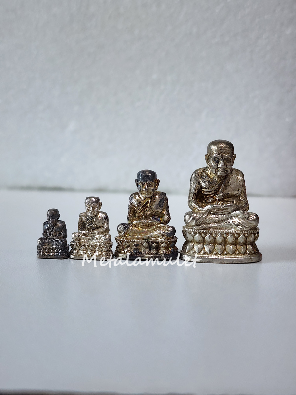 รูปหล่อหลวงปู่ทวด รุ่นสร้างเจดีย์ เนื้อเงิน