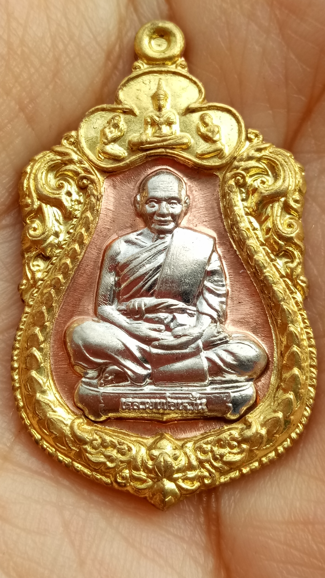 เหรียญหลวงพ่อหวั่น รุ่นที่ระลึกฉลองอุโบสถวัดคลองคูณ ออกปี 2559" เนื้อทองแดงขอบทองฝาบาตรหน้าทองขาว" วัดคลองคูณ จ.พิจิตร