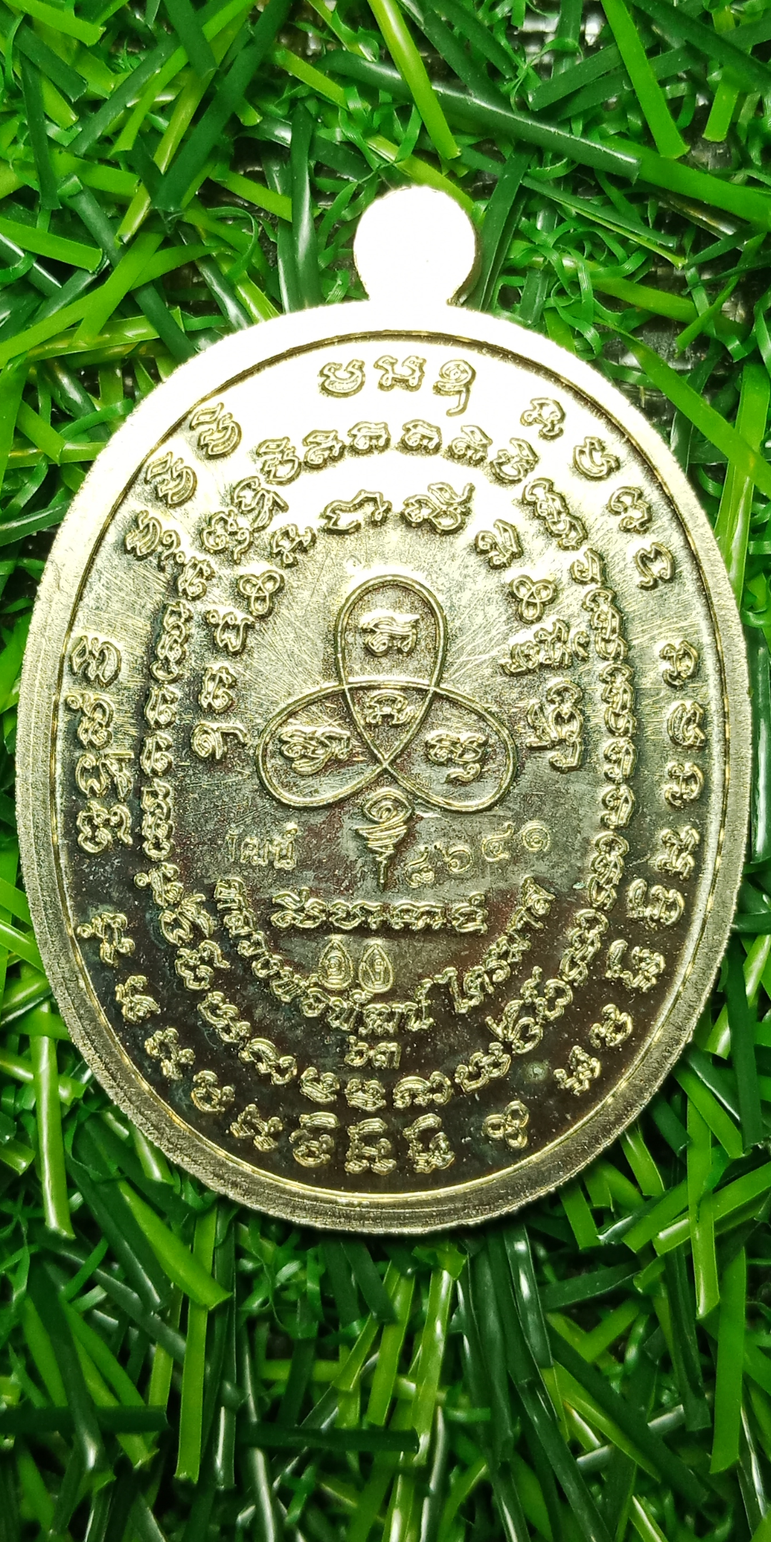 เหรียญรุ่น.เจริญพร2 พิมพ์ครึ่งองค์ หลวงพ่อพัฒน์ ปุญญกาโม วัดห้วยด้วน เนื้ออัลปาก้าหน้ากากเงิน สร้างโรงพยาบาล ป๋องสุพรรณผู้สร้าง