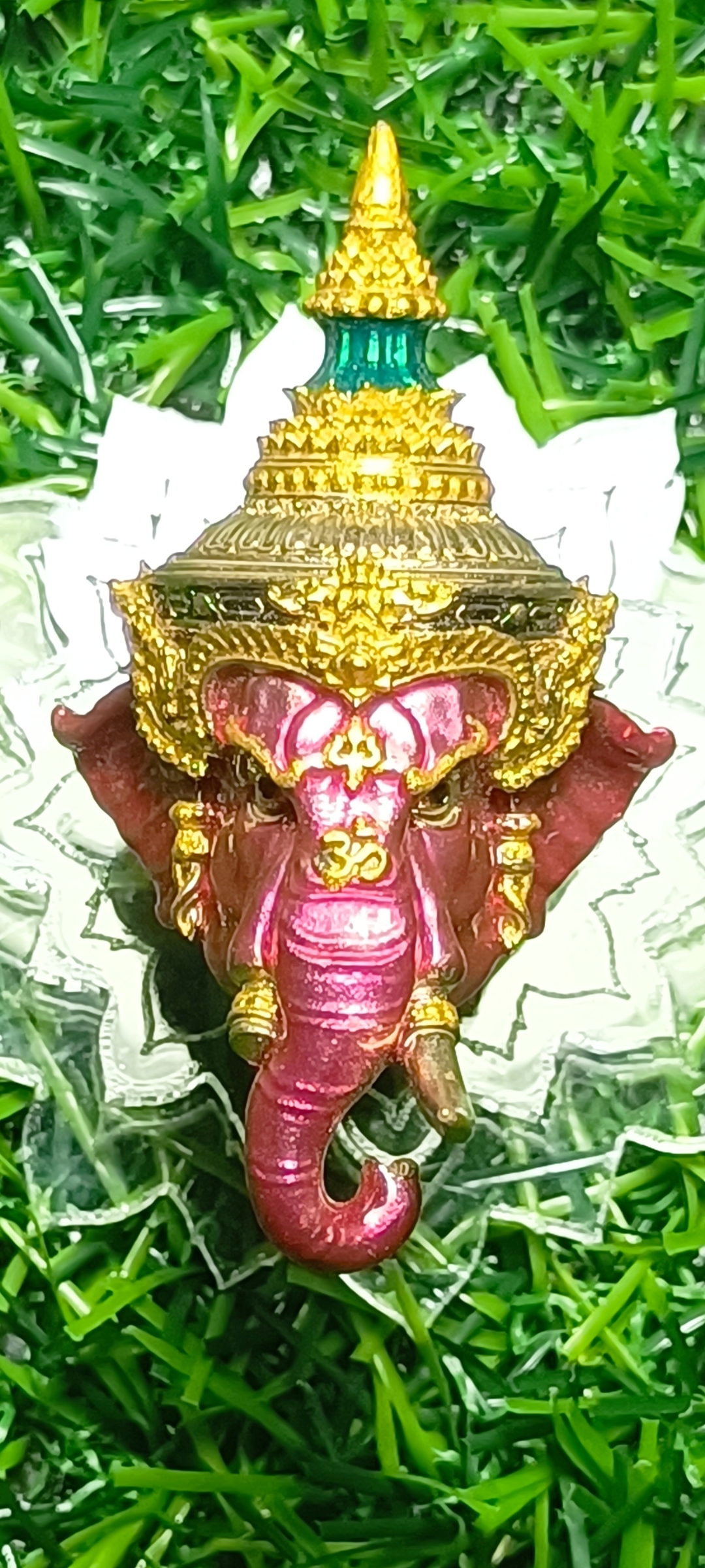 #เศียรพระพิฆเนศ #หลวงพ่อพัฒน์ วัดห้วยด้วน รุ่น #รวยประทานพร ปี 2565 ขนาดสูง 4.8 ซ.ม. กว้าง 2.7 ซ.ม. ลงยาชมพู หมายเลข ๑๐๔