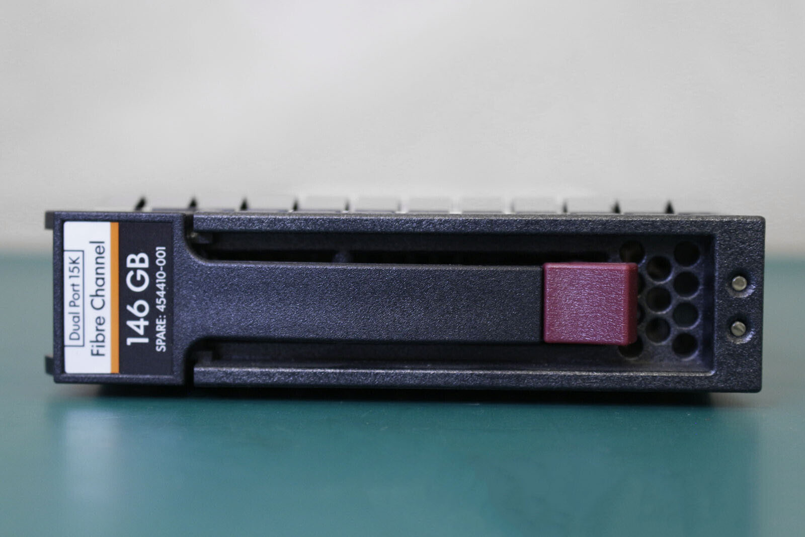 HP 146GB 15,000 RPM 3.5 in. Fiber Channel HDD // BF146DA47A / HP 404395-002 / 0B22164 / HUS153014VLF400 / AG556-64201 / TRAY 454410-001 (Used) // สินค้ารับประกัน โดย บริษัท อะไหล่เซิร์ฟเวอร์ จำกัด