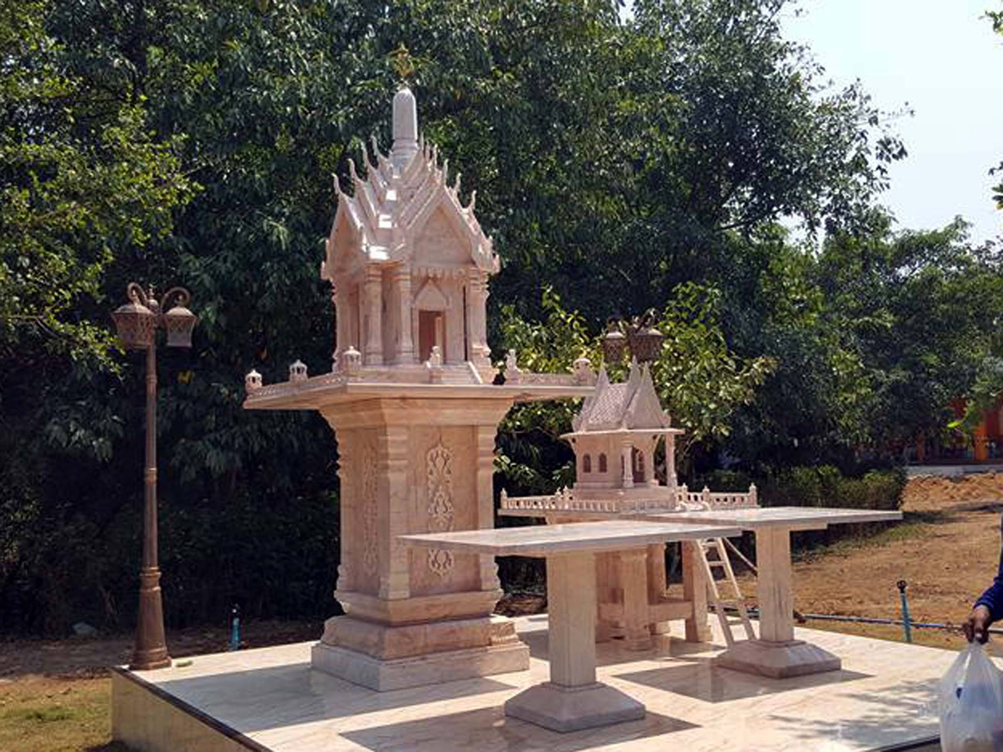 ศาลพระภูมิหินอ่อน ทรงจตุรมุข