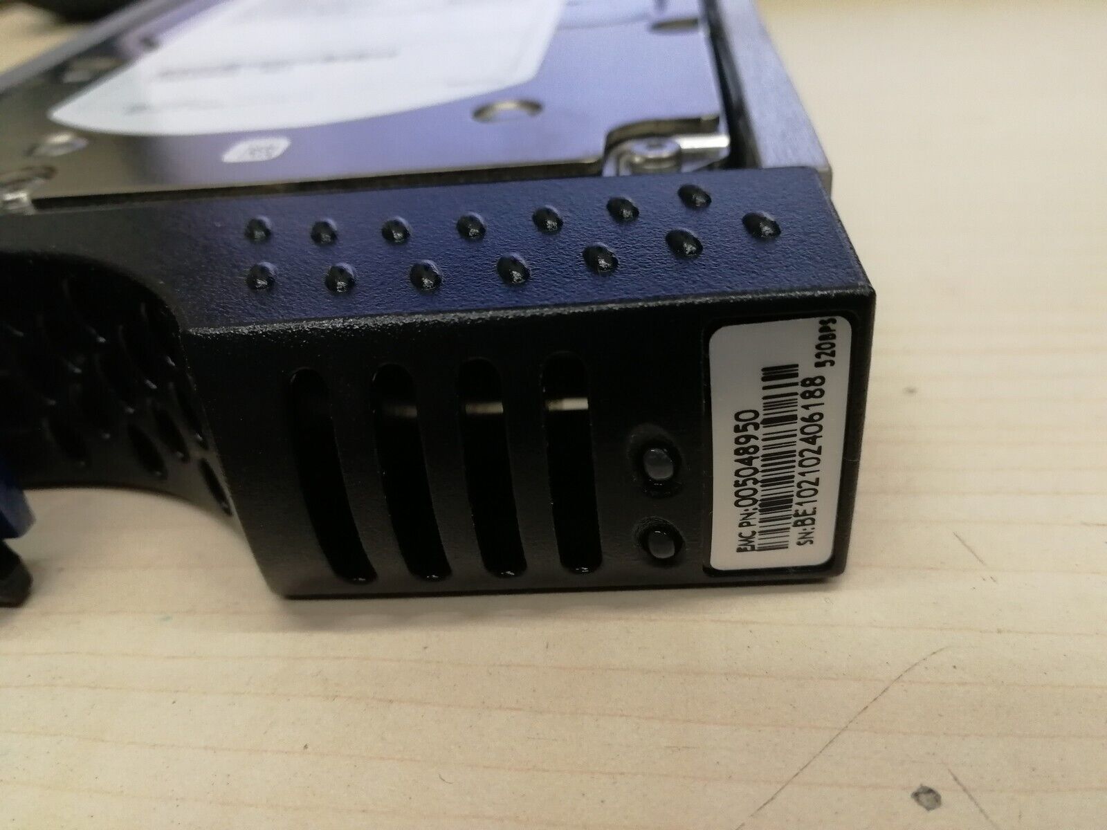 EMC 005048950 EMC 300GB 15K 4GB Fiber Channel Hard Disk Drive w/ Tray // ST3300657FC / 118032659-A01 (Used) // สินค้ารับประกัน โดย บริษัท อะไหล่เซิร์ฟเวอร์ จำกัด