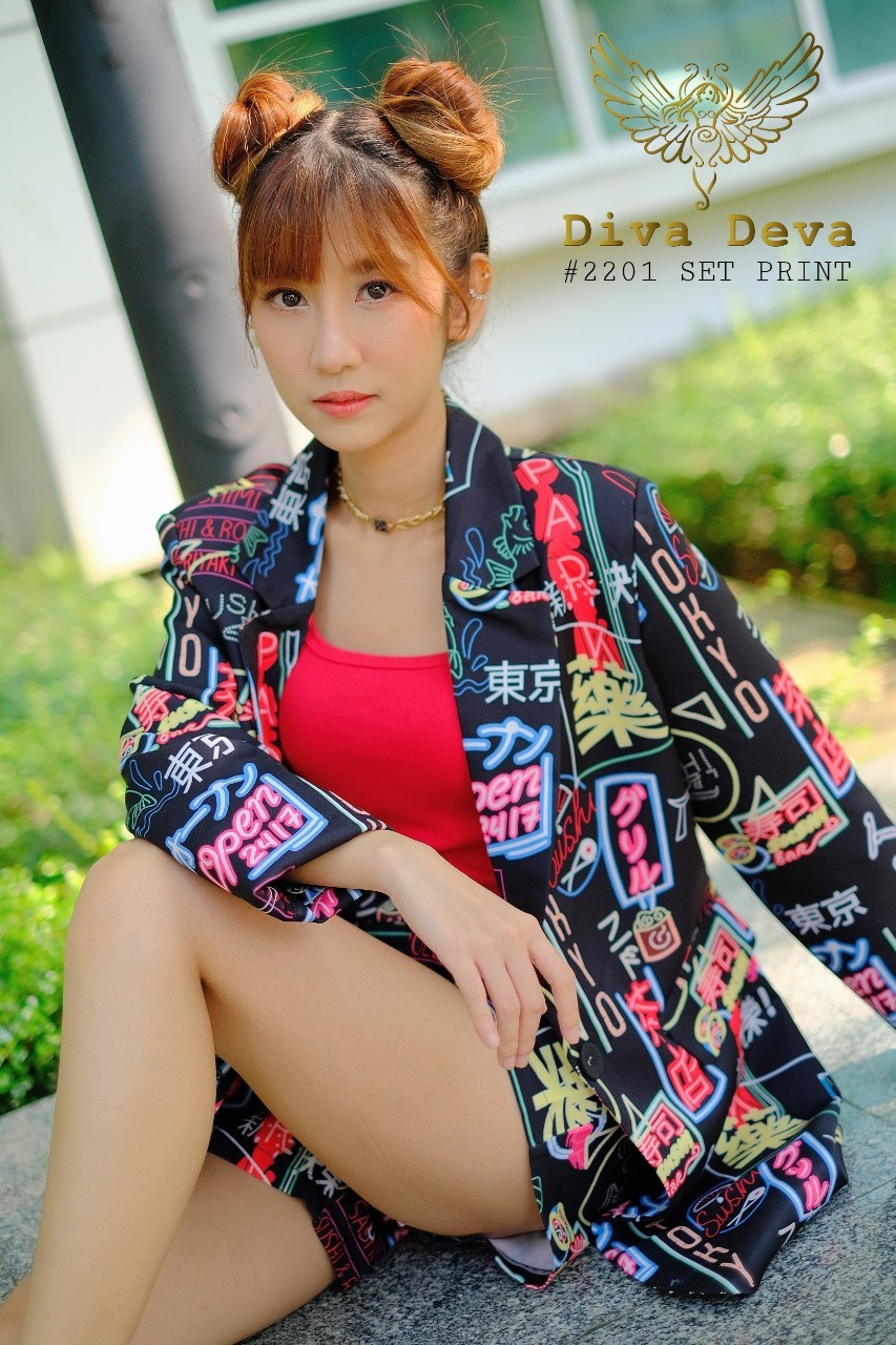 ชุดสูทผู้หญิงขาสั้น สีขาว/สีดำ No.2201