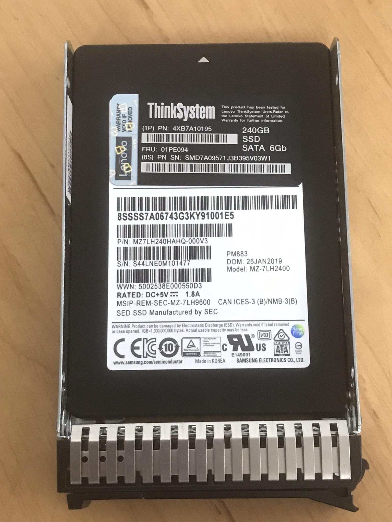 Lenovo 240GB SATA 2.5'' 6Gbs SSD SR550 SR650 // 01PE094 / 4XB7A10195 (Used) // สินค้ารับประกัน โดย บริษัท อะไหล่เซิร์ฟเวอร์ จำกัด