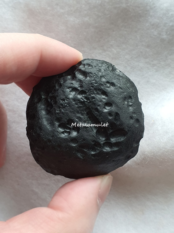 สะเก็ดดาว Tektite จำนวน 2ชิ้น ราคา 750บาท