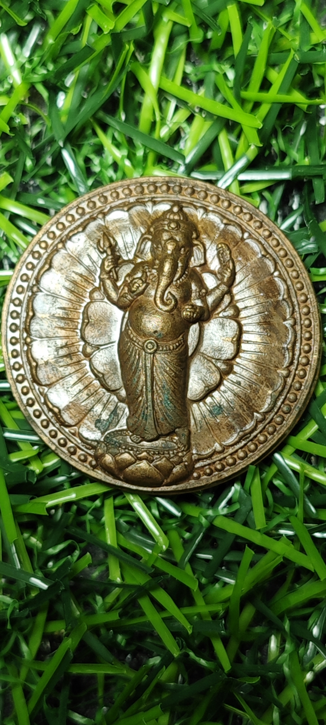 เหรียญพระพิฆเนศ รุ่นมหาเทพมหากุศล หลวงปู่คีย์ กิติญาโณ วัดศรลำยอง จังหวัดสุรินทร์ ปี2553 เนื้อนวะโลหะ หมายเลข ๕๓ ขนาด 2.5 ซ.ม.