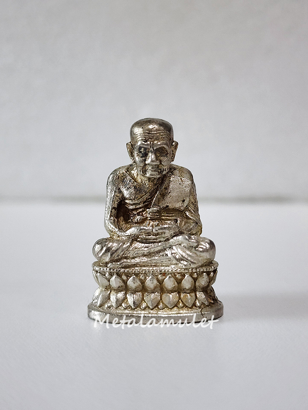 รูปหล่อหลวงปู่ทวด รุ่นสร้างเจดีย์ เนื้อเงิน