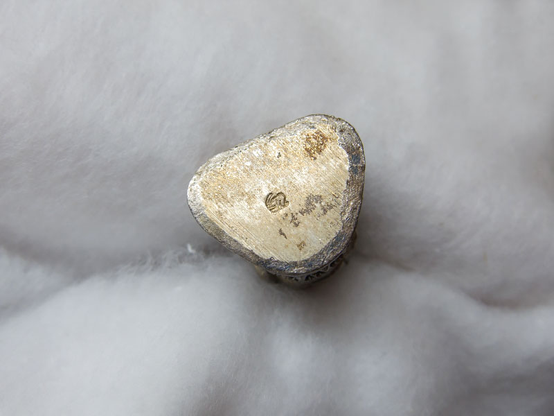 รูปหล่อหลวงปู่ทวด รุ่นสร้างเจดีย์ ปี 33 เนื้อเงิน ชุดกรรมการ