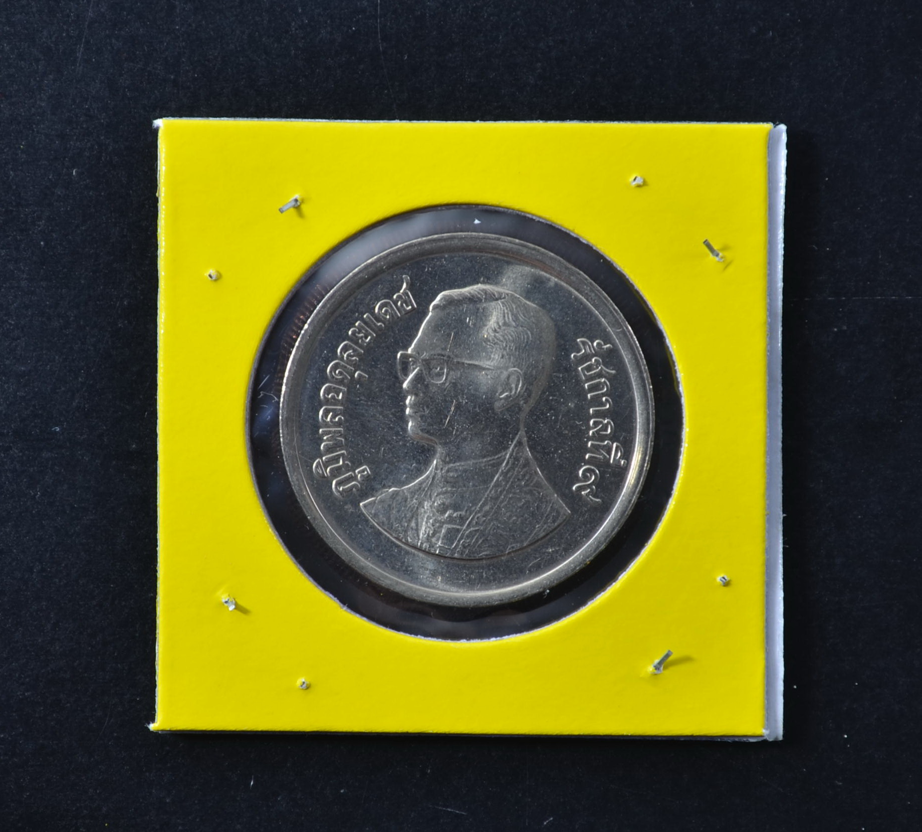 เหรียญ5บาท ร.9 ด้านหลังตราพระครุฑพ่าห์ ครุฑตรง พ.ศ.2525 (โค้ด28)