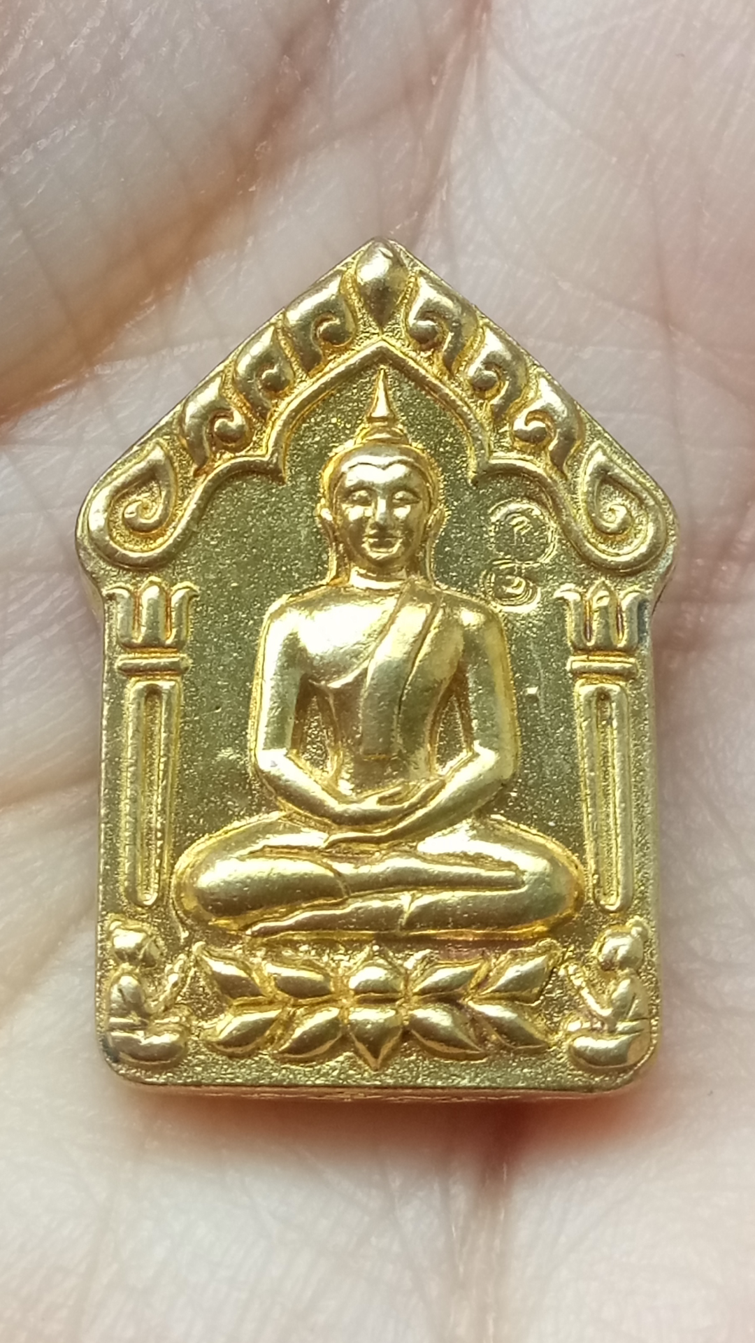 ขุนแผนพรายแม่บัวทอง(พิมพ์เล็ก) เนื้อทองทิพย์ หลวงปู่ครูบานะ สำนักสงฆ์ดอยอีฮุ้ย อ.แม่ทา จ.ลำพูน ปี 2559 สร้าง 499 องค์