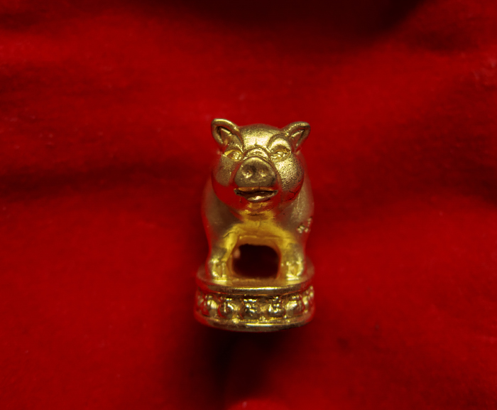 หมูมหาลาภ หลวงพ่อเปิ่น กะไหล่ทอง