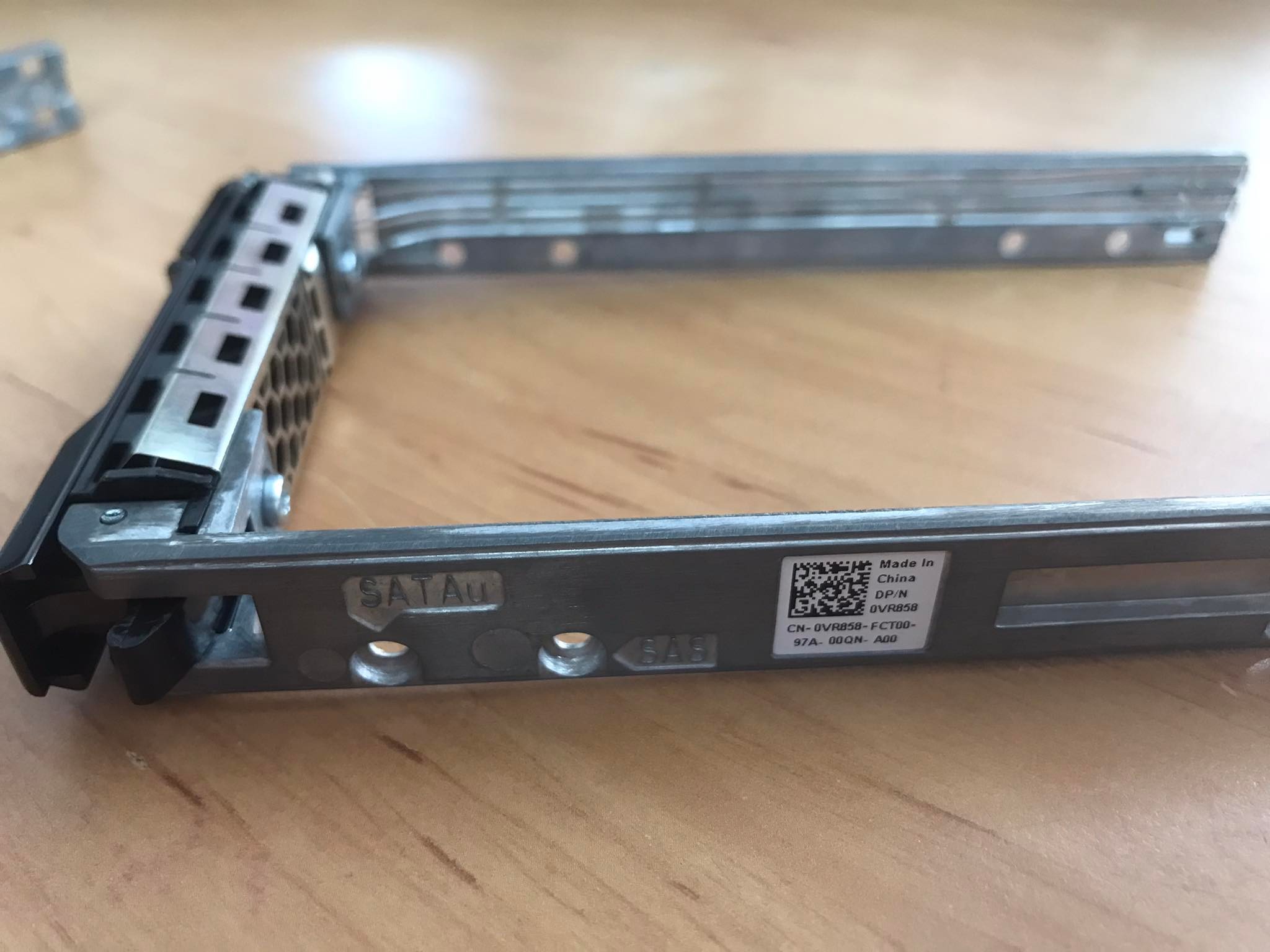 Dell 2.5'' Genuine 2.5" SSD Hard Drive Caddy Tray For Dell Storage SC5020 // 0VR858 / 07D4F6 (Used) // สินค้ารับประกัน โดย บริษัท อะไหล่เซิร์ฟเวอร์ จำกัด
