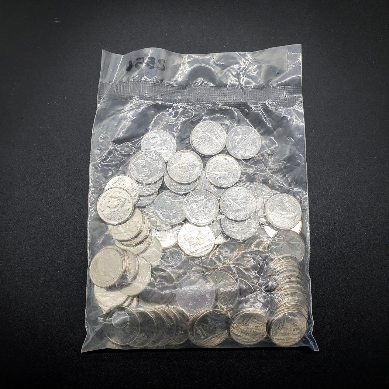 เหรียญ 1บาท พ.ศ.2556 1ถุง 100เหรียญ