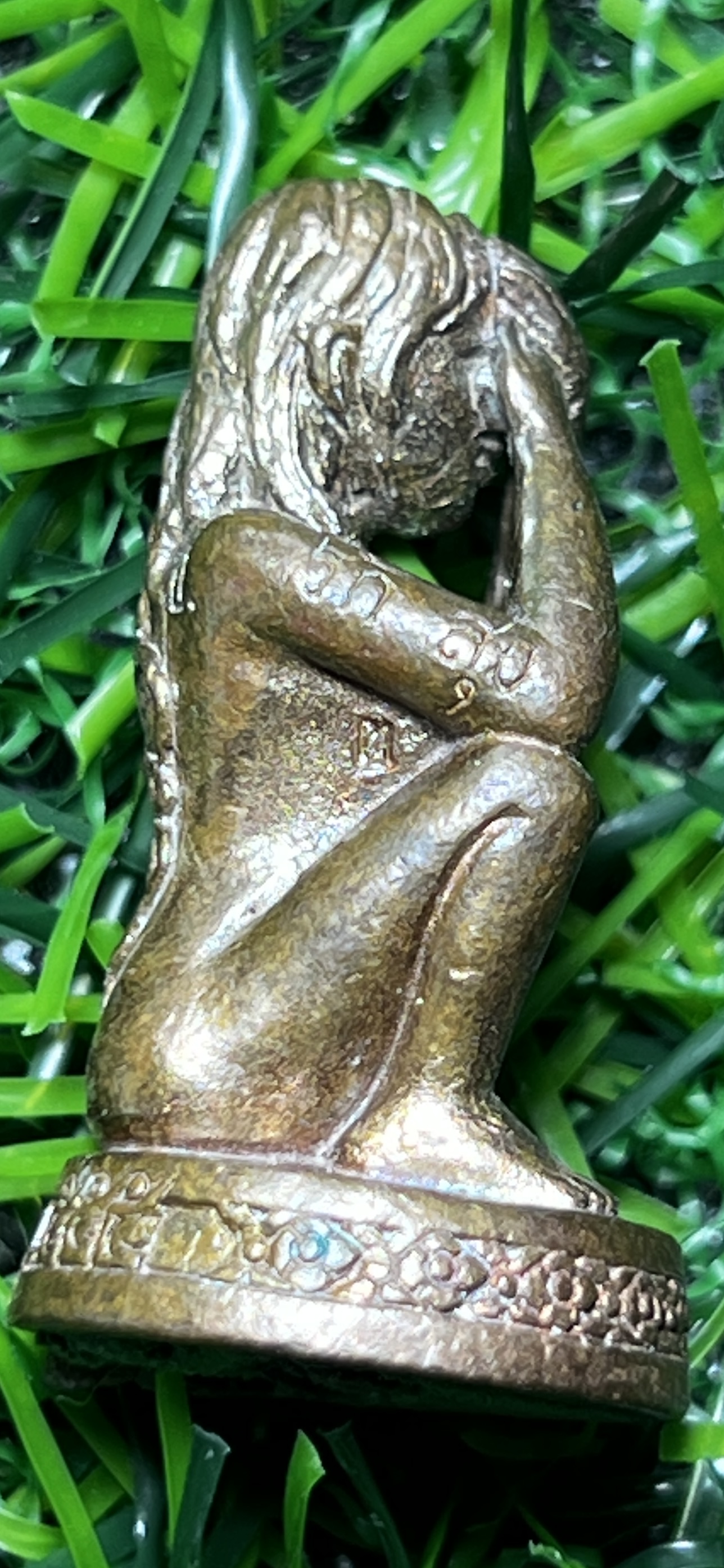 ปิดตานางพราย พระอาจารย์อนุสรณ์ (ต้อม) ปภสสฺโร วัดท่าสะแบง จ.ร้อยเอ็ด เนื้อชนวนอาถรรพ์ อุดผงวิเศษฝังพลอยโลหิต ขนาดโดยประมาณ กว้าง 1.7 ซม สูง 3.2 ซม