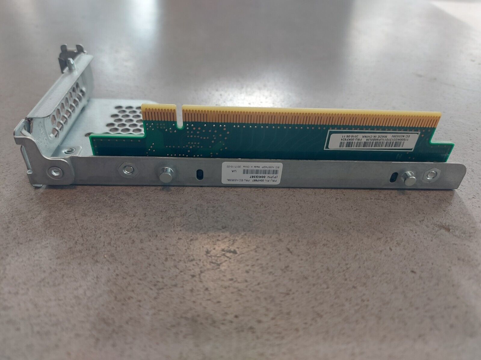 Riser Board - 1x PCI-E x16 System x3550 M5 // 00KF624 / 00KF687 (Used) // สินค้ารับประกัน โดย บริษัท อะไหล่เซิร์ฟเวอร์ จำกัด