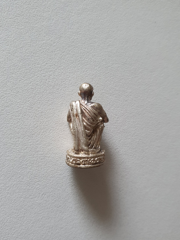 รูปหล่อลอยองค์ หลวงพ่อคูณ ปี36 เนื้อเงิน พร้อมกล่อง