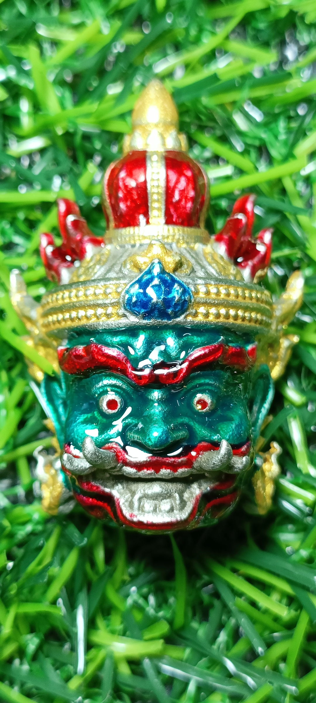 เศียรท้าวเวสสุวรรณ รุ่น บูชาครู เจ้าคุณพัฒน์ วัดห้วยด้วน ปี 65 เนื้ออัลปาก้า ลงยาเขียว