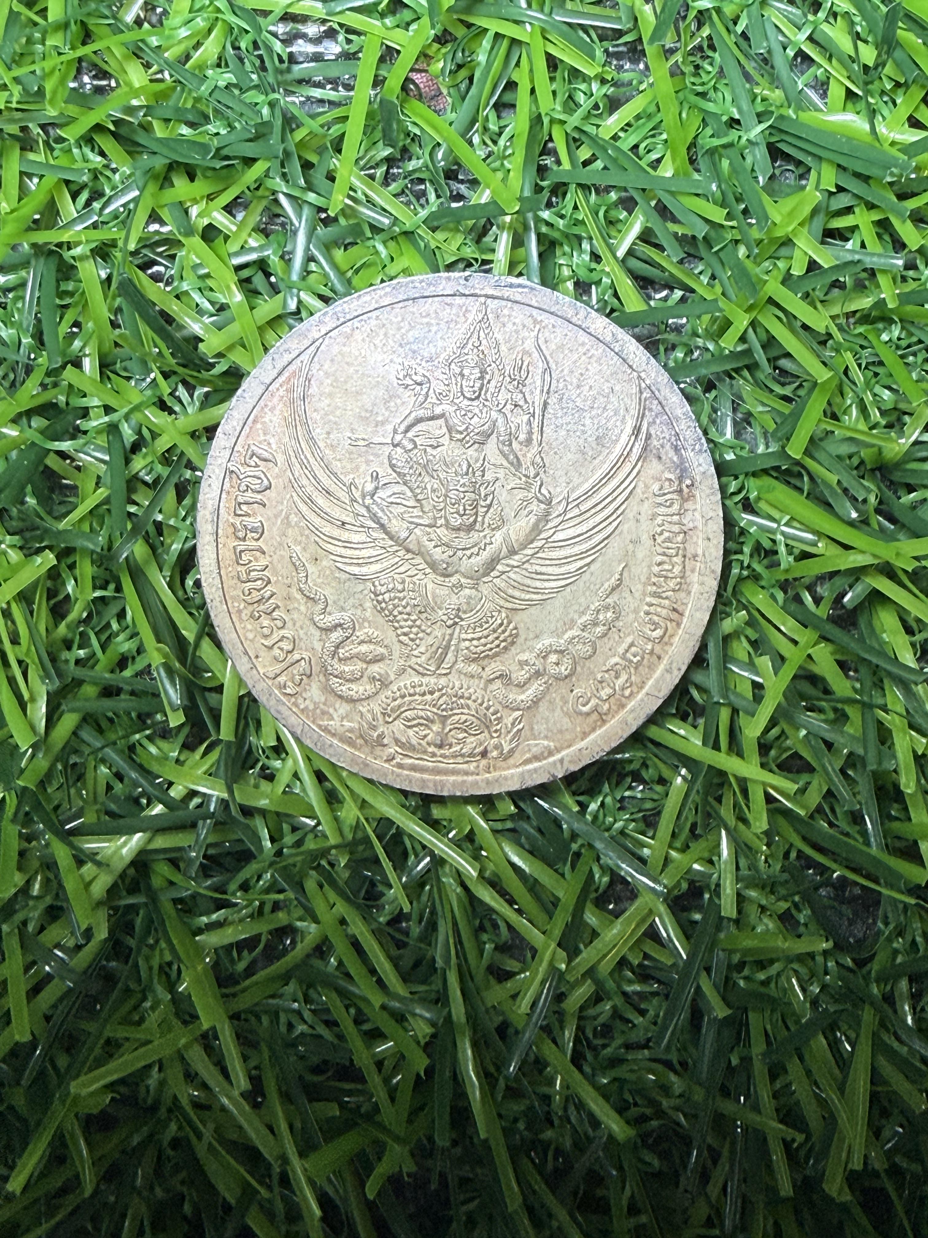 เหรียญ รัชกาลที่ 5 ด้านหลังเป็นนารายณ์ทรงครุฑ วัดแหลมแค ปี 2536 พิมพ์ใหญ่ เนื้อเงินลงยาสีเขียว
