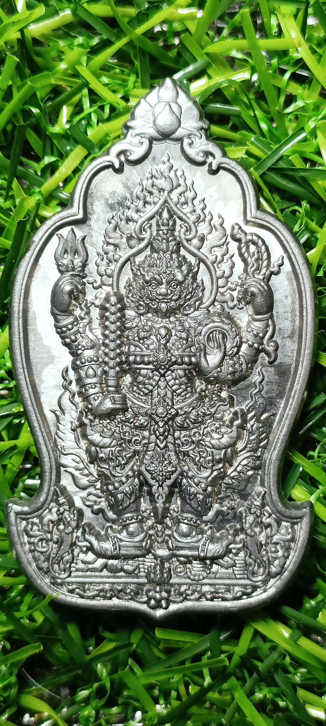 เหรียญท้าวเวสสุวรรณโณ รุ่นรวยโคตรโคตร หลวงตาขึม วัดบ้านผักขะ จ.ศรีสะเกษ เนื้อตะกั่ว หลังเรียบ