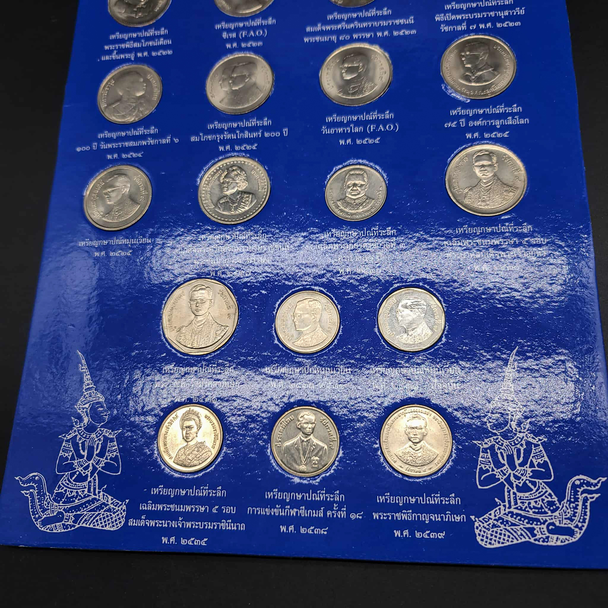 แผงเหรียญ 5 บาท รวม 22 วาระ (ครบชุด) พร้อมคำอธิบาย (สีน้ำเงิน)