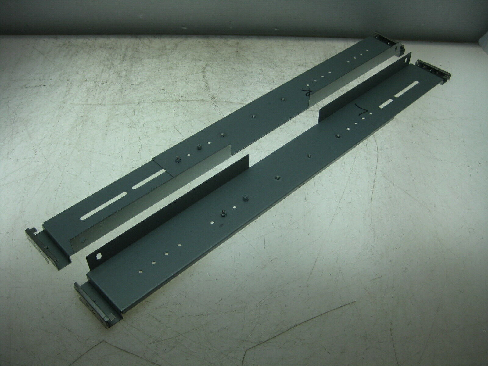 IBM Rack Rail Kit Racks for IBM Storwize V3700 V5000 // 45W8837 / 45W8838 (Used) // สินค้ารับประกัน โดย บริษัท อะไหล่เซิร์ฟเวอร์ จำกัด