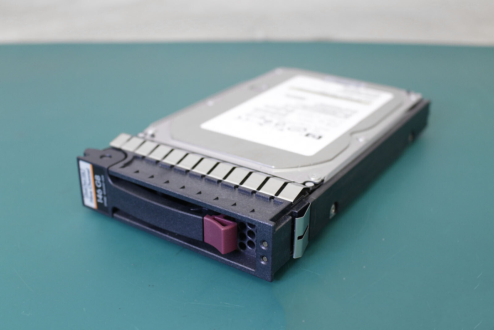 HP 146GB 15,000 RPM 3.5 in. Fiber Channel HDD // BF146DA47A / HP 404395-002 / 0B22164 / HUS153014VLF400 / AG556-64201 / TRAY 454410-001 (Used) // สินค้ารับประกัน โดย บริษัท อะไหล่เซิร์ฟเวอร์ จำกัด