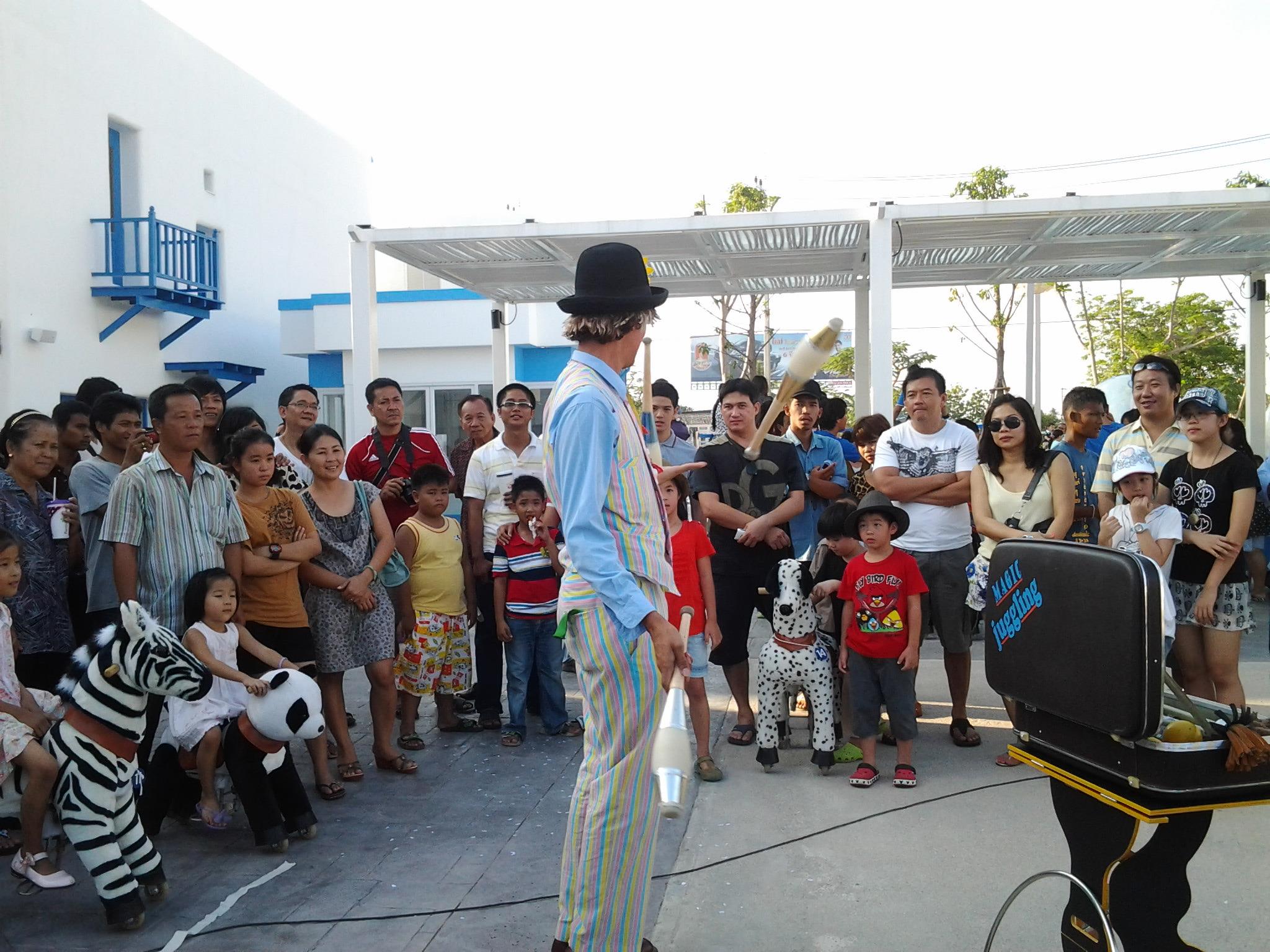 จักกลิ้ง Juggling Show