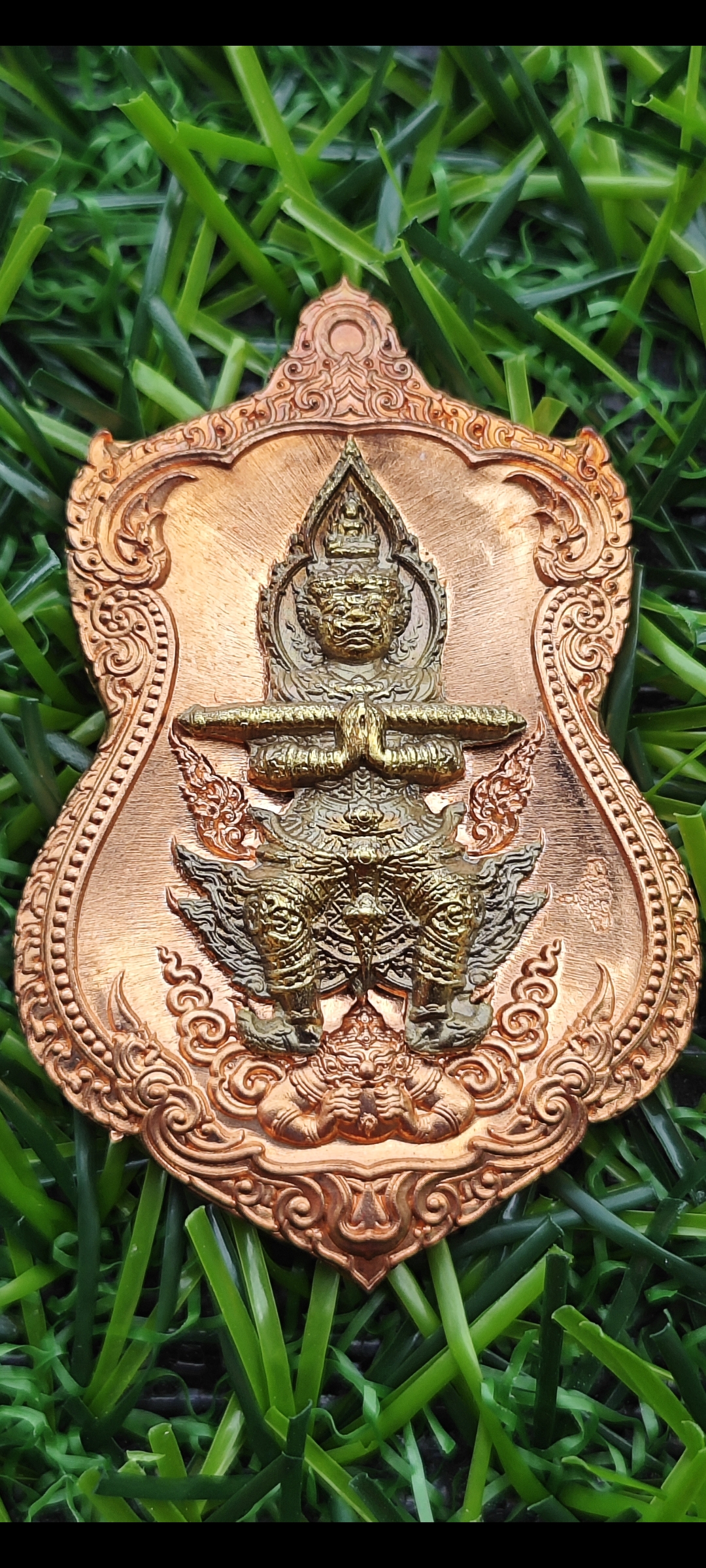เหรียญท้าวเวสสุวรรณ รุ่น "เจ้าสัวพันล้าน" หลวงปู่จันทร์ โชติโก อุทยานเวสสุวรรณจันทมงคล ม่อนกุเวร จ.เชียงใหม่ เนื้อทองแดงผิวไฟหน้ากากชนวน