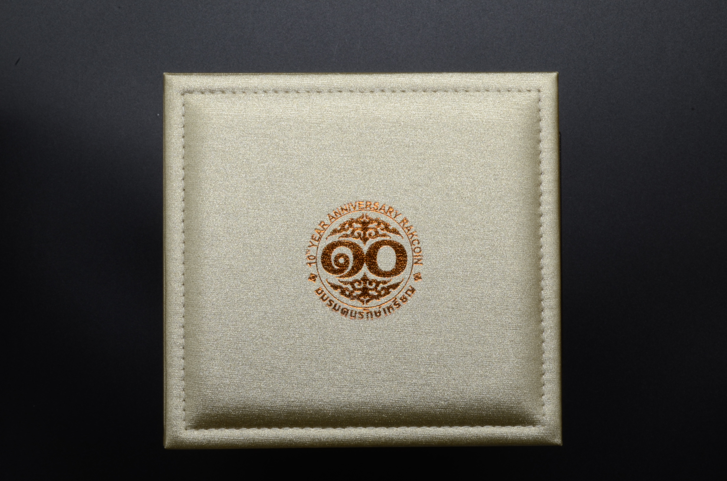 (ซื้อครบ 20,000 บาท รับของกำนัล) เหรียญที่ระลึก ครบรอบ 10 ปี ชมรมคนรักษ์เหรียญ ปี2562 7 ซม. เนื้อทองแดงรมดำพ่นทราย