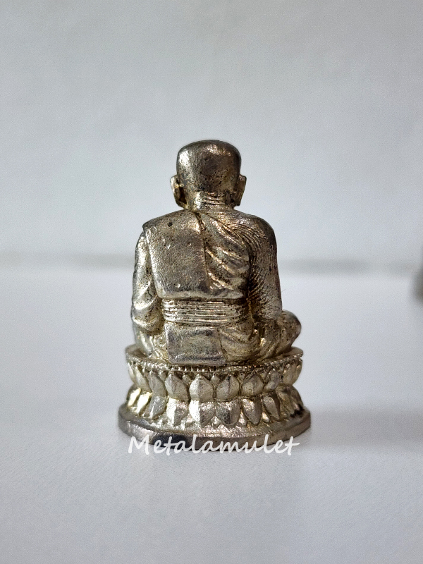 รูปหล่อหลวงปู่ทวด รุ่นสร้างเจดีย์ เนื้อเงิน