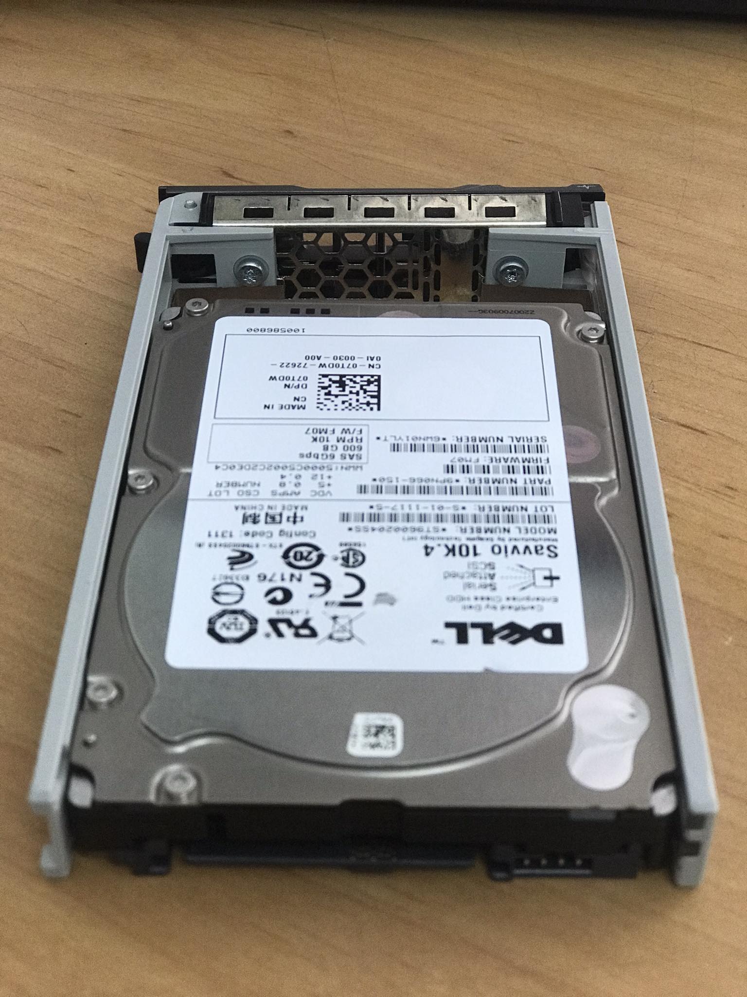 Dell 600GB 10K 6G SAS 2.5" 64MB Hard Drive W/R Tray // 07T0DW / Model ST9600204SS / 9PN066-150 (Used) // สินค้ารับประกัน โดย บริษัท อะไหล่เซิร์ฟเวอร์ จำกัด