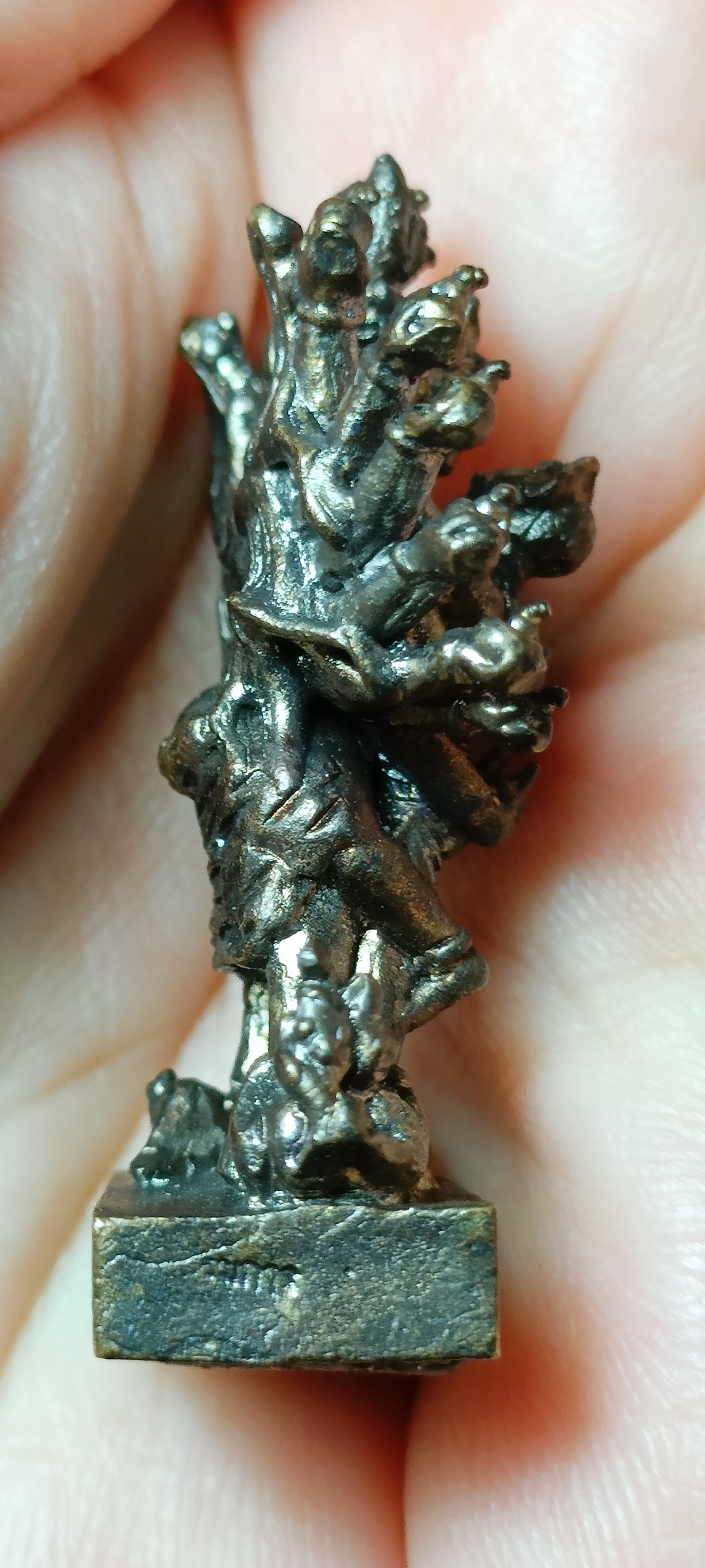 มหากาฬภาคเสพ เนื้อชนวนศักสิทธิ์อุดผงพราย พระอาจารย์ต้อม ปภัส สโร จ.ร้อยเอ็ด สูง 3.5 ซม. กว้าง 2.6 ซม.