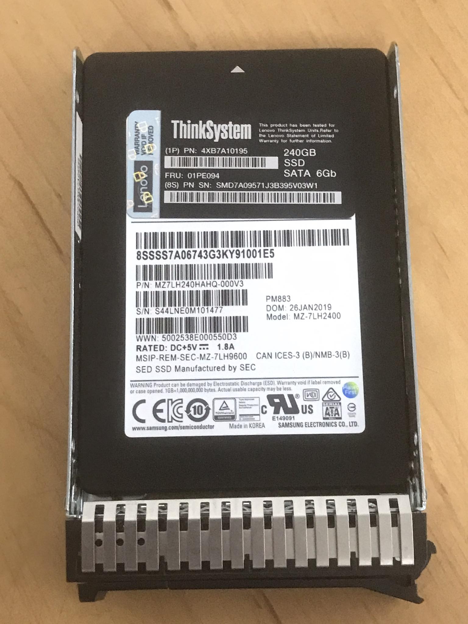 Lenovo 240GB SATA 2.5'' 6Gbs SSD SR550 SR650 // 01PE094 / 4XB7A10195 (Used) // สินค้ารับประกัน โดย บริษัท อะไหล่เซิร์ฟเวอร์ จำกัด