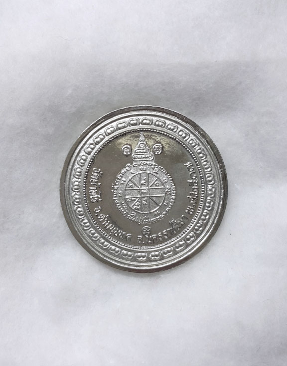 เหรียญดอกบัวคู่รุ่นคูณอุปถัมป์ ชุดกรรมการ กะไหล่ เงิน ทอง นาค