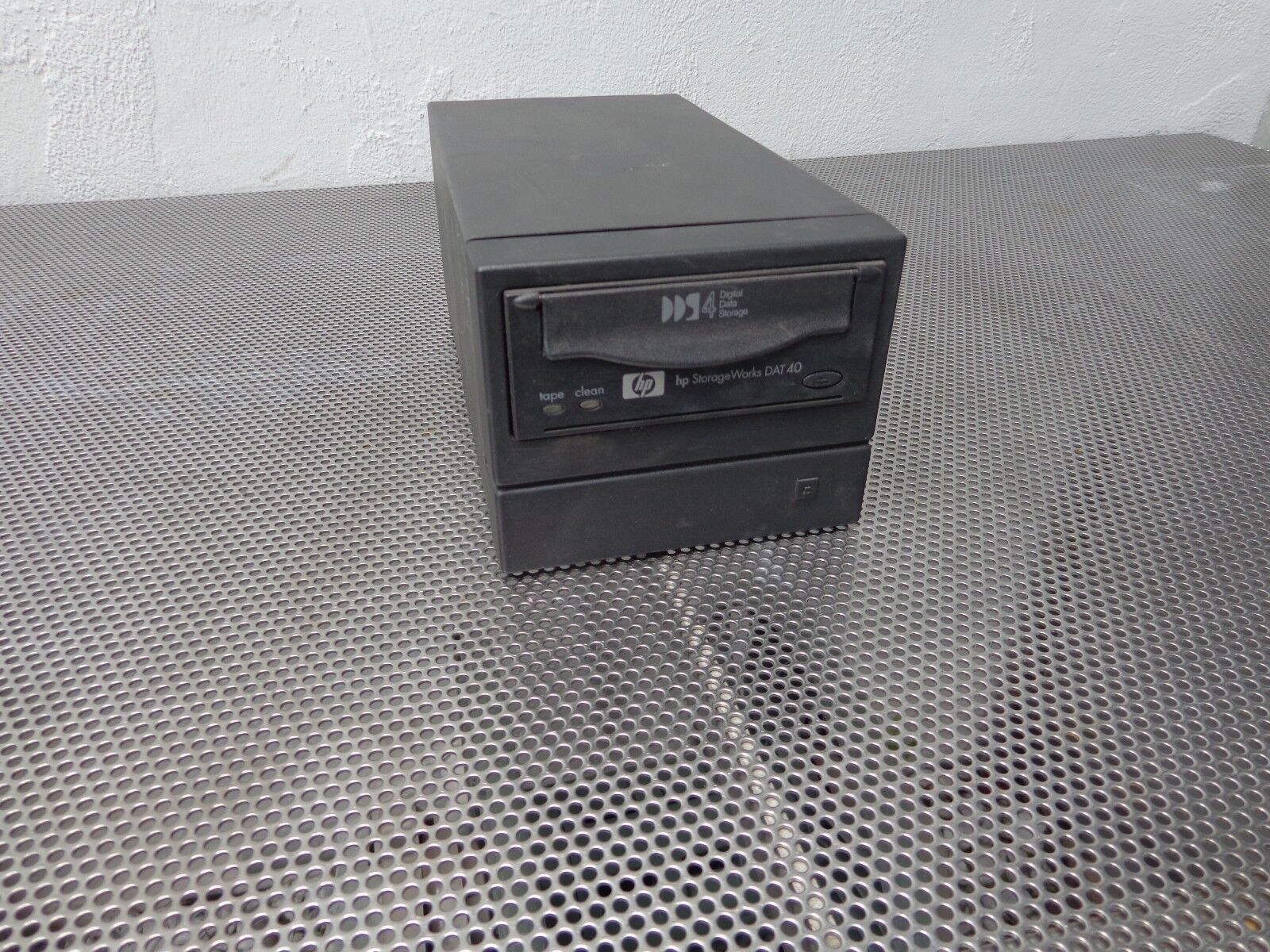 HP StorageWorks DAT40 40GB LVD External LVD // C5687C / Q1554A / Q1555A / 343802-001 (Used) // สินค้ารับประกัน โดย บริษัท อะไหล่เซิร์ฟเวอร์ จำกัด