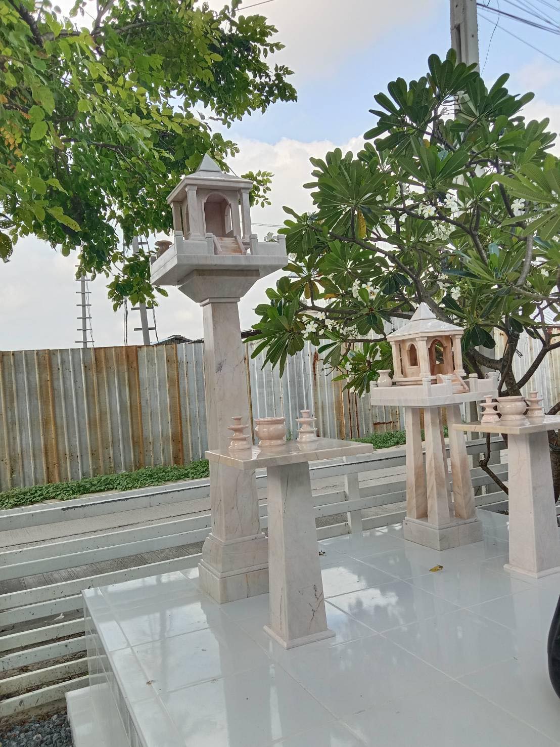 ศาลพระภูมิโมเดิร์นหินอ่อน