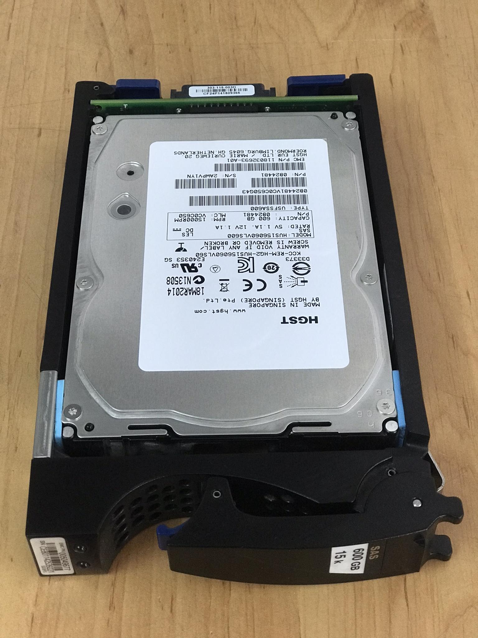 EMC 600GB 15K SAS 6Gbps 3.5'' Hard Drive // HUS156060VLS600 / EMC 118032693-A01 / 0B24481 / Tray 005049677 (NewInBox) // สินค้ารับประกัน โดย บริษัท อะไหล่เซิร์ฟเวอร์ จำกัด