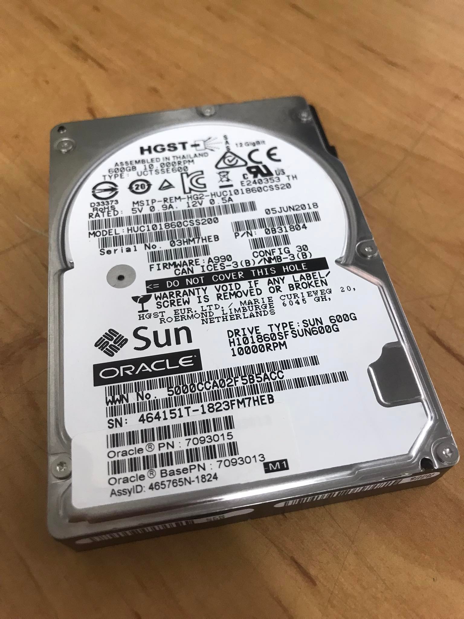 Sun Oracle 600GB 2.5" 10K RPM 12Gbps SAS HDD // 7093013 / 7093015 / 0B31804 / HUC101860CSS200 (Used) // สินค้ารับประกัน โดย บริษัท อะไหล่เซิร์ฟเวอร์ จำกัด