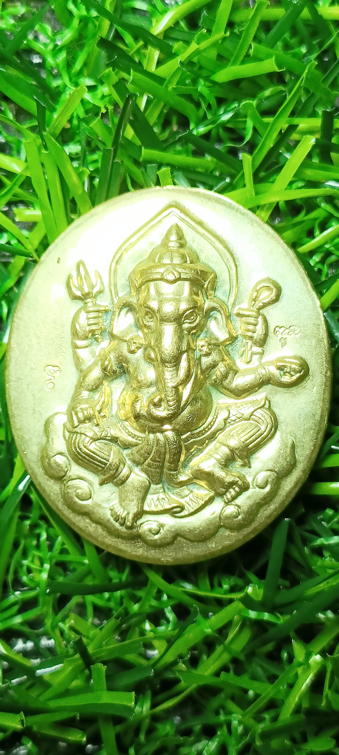 ชุด ลูกอมพระสังกัจจายน์พูลสุข และเหรียญฤาษีสิทธิโคดมบรมครู + พระพิฆเนศร์ หลวงพ่อพูล วัดไผ่ล้อม จ.นครปฐม พ.ศ. 2544