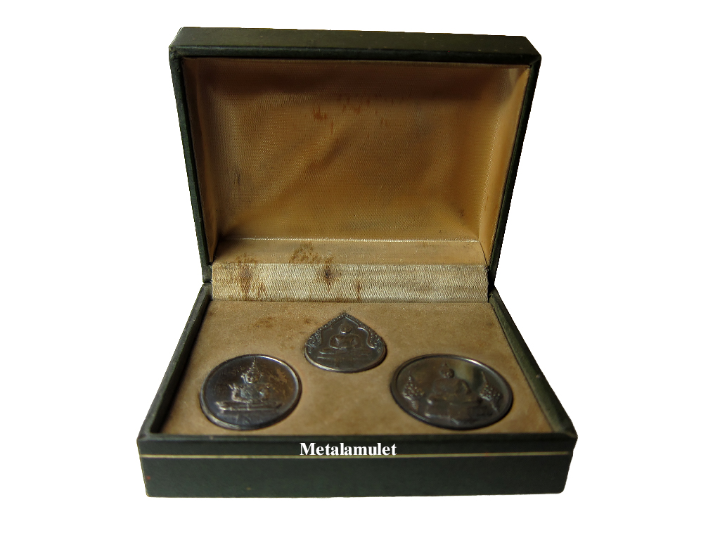 ชุดเหรียญพระแก้วมรกต 3 ฤดู เนื้อเงิน