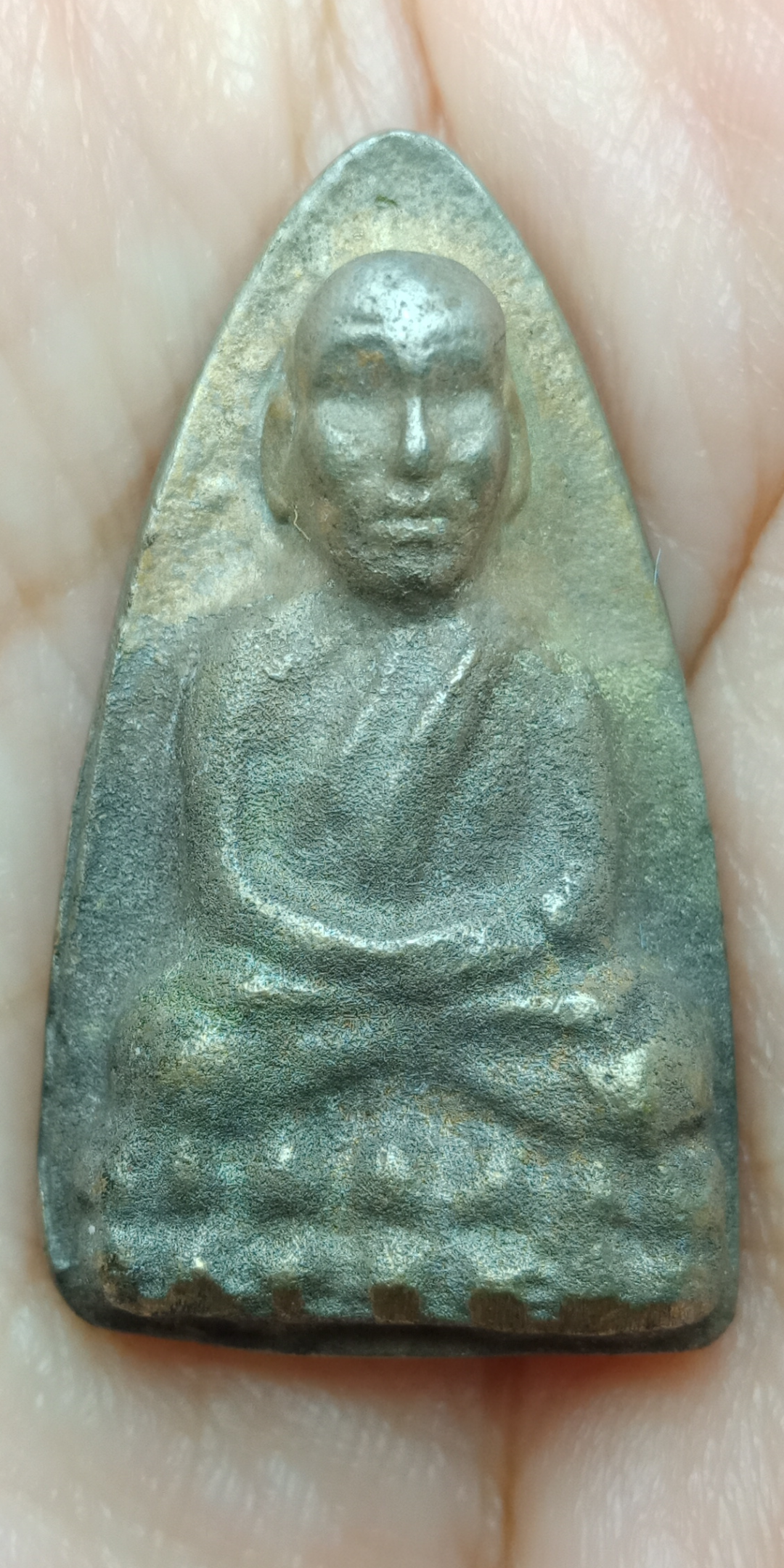 หลวงปู่ทวด รุ่น ปาฏิหารย์ลายเซนต์ พิมพ์เตารีด หล่อโบราณ ปี49 วัดห้วยมงคล